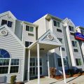 Howard Johnson Hotel & Suites by Wyndham Elk Grove Village