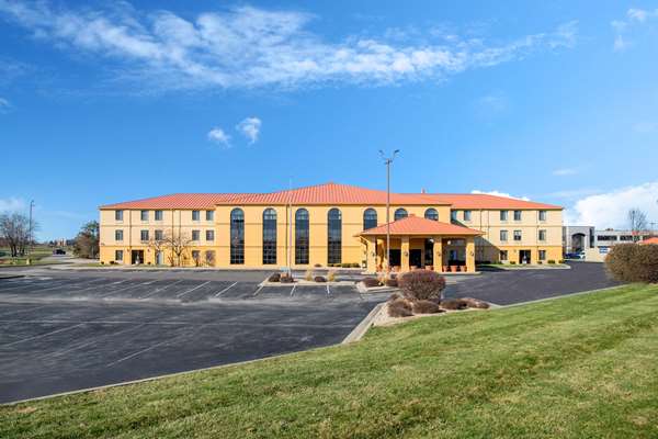 La Quinta Inn & Suites by Wyndham Indianapolis Greenwood in Greenwood, Indiana, United States