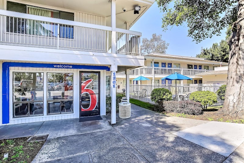Motel 6 Oakland - Embarcadero in Oakland, California, United States