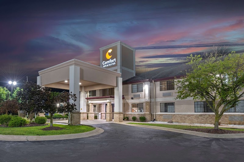 Napoleon Inn & Suites in Napoleon, Ohio, United States
