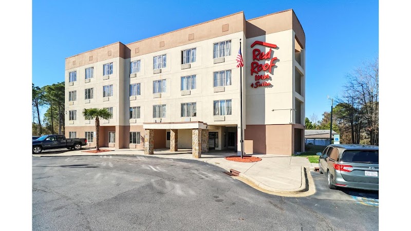 Red Roof Inn & Suites Fayetteville - Fort Bragg in Fayetteville, North Carolina, United States
