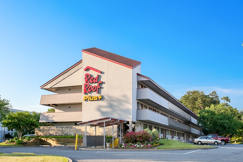 Red Roof PLUS+ Baltimore - Washington DC/BWI Airport in Linthicum Heights, MD, United States