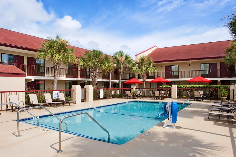 Red Roof PLUS+ Mt Pleasant - Patriots Point in Mount Pleasant, South Carolina, United States