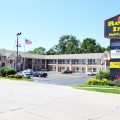 Relax Inn Motel & Suites
