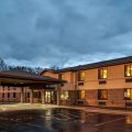 Riverview Inn & Suites