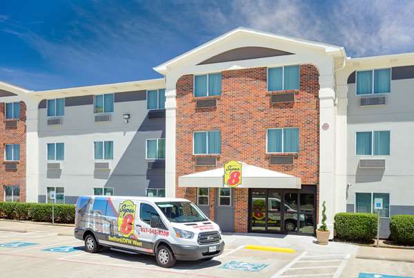 Super 8 by Wyndham Bedford DFW Airport West in Bedford, Texas, United States