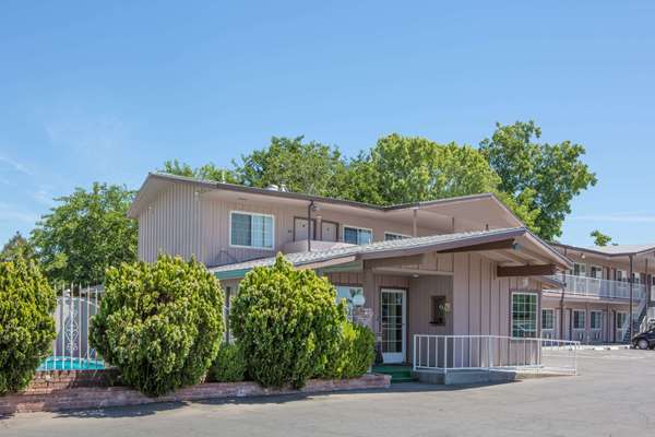 Super 8 by Wyndham Booneville in Booneville, Mississippi, United States