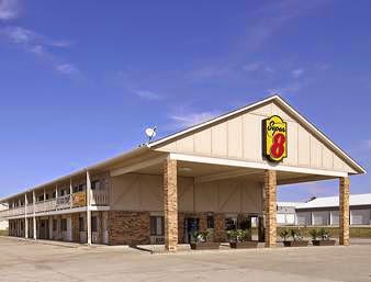 Super 8 by Wyndham Butler in Butler, Missouri, United States