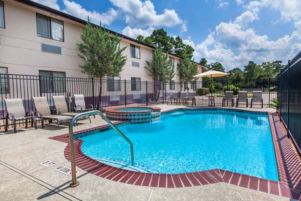 Super 8 by Wyndham Cleveland TX in Cleveland, Texas, United States