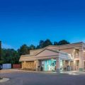 Super 8 by Wyndham Durham/University Area NC