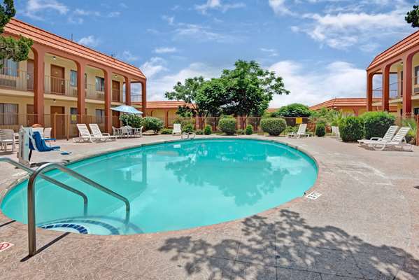 Super 8 by Wyndham El Paso Airport in El Paso, Texas, United States