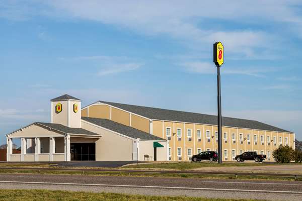 Super 8 by Wyndham Gainesville TX in Gainesville, Texas, United States