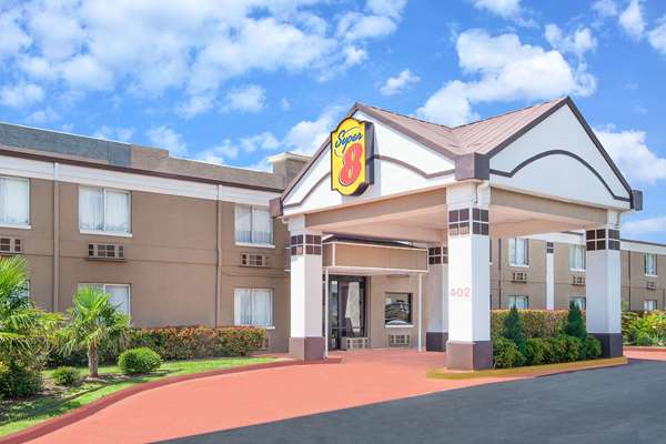 Super 8 by Wyndham Grand Prairie North in Grand Prairie, Texas, United States