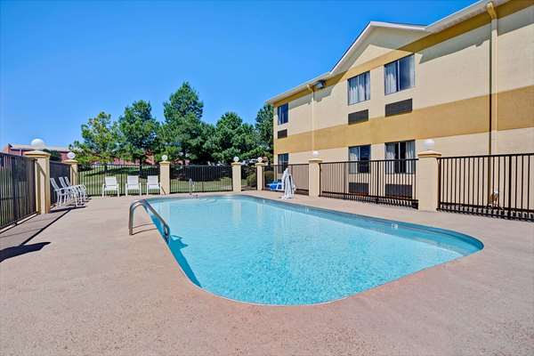 Super 8 by Wyndham Hernando in Hernando, Mississippi, United States
