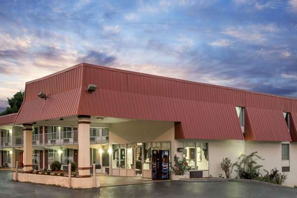 Super 8 by Wyndham Kingsport I-81 in Kingsport, Tennessee, United States