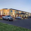 Super 8 by Wyndham Lees Summit