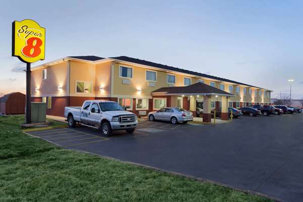 Super 8 by Wyndham Lees Summit in Lee's Summit, Missouri, United States