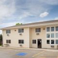 Super 8 by Wyndham Lewistown