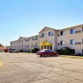 Super 8 by Wyndham Lincoln North