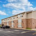Super 8 by Wyndham Litchfield