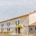 Super 8 by Wyndham Luverne