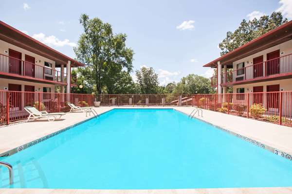 Super 8 by Wyndham Malvern in Malvern, Arkansas, United States