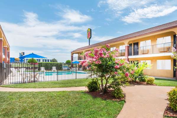 Super 8 by Wyndham Midwest City OK in Midwest City, Oklahoma, United States