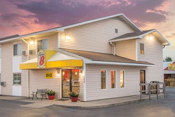 Super 8 by Wyndham Moberly Missouri in Moberly, Missouri, United States