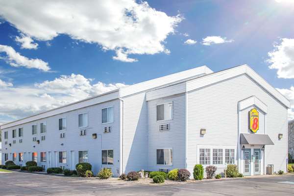 Super 8 by Wyndham Prairie du Chien in Prairie du Chien, Wisconsin, United States
