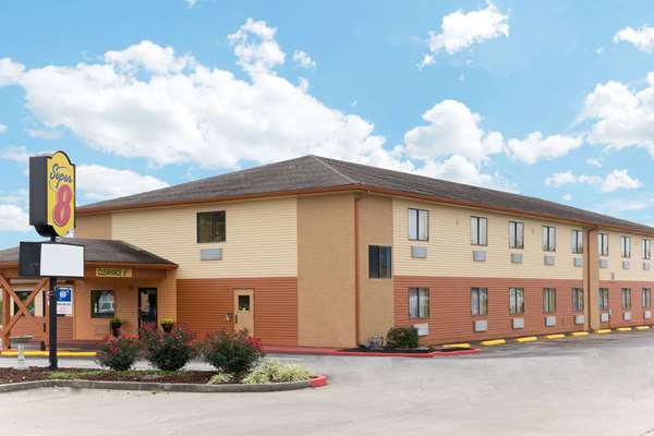 Super 8 by Wyndham Richmond in Richmond, Kentucky, United States
