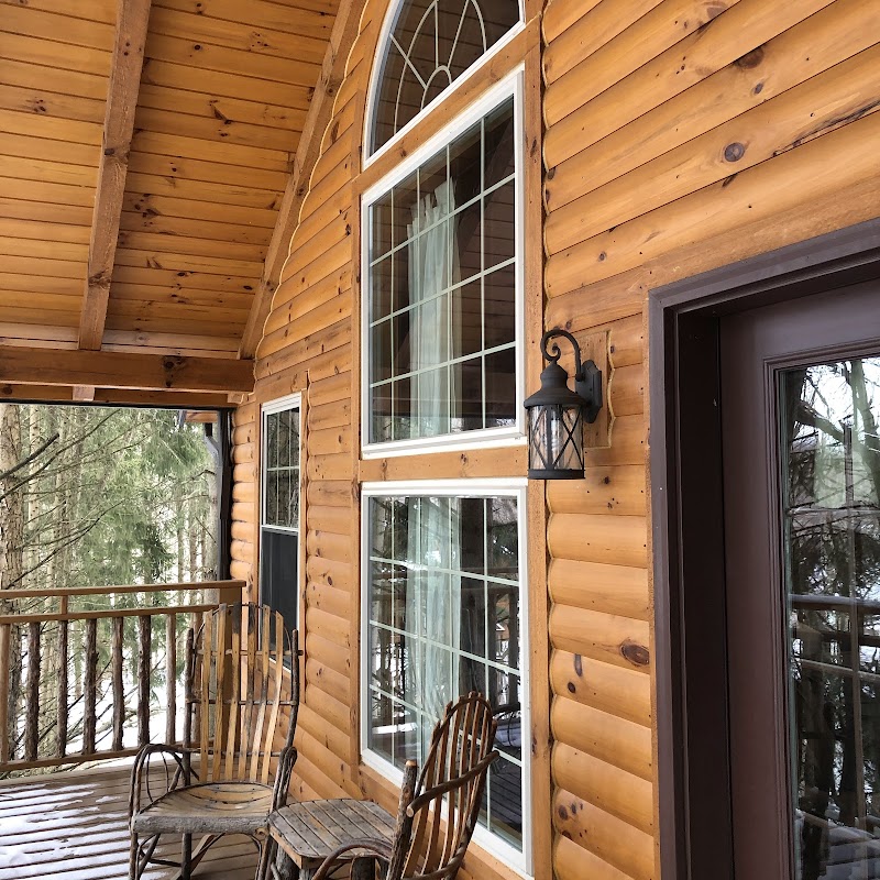 The Whispering Pines Treehouse in Millersburg, Ohio, United States