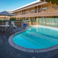 Townhouse Inn & Suites