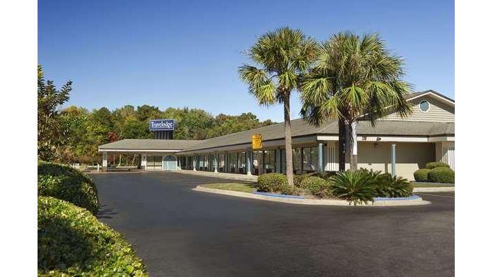 Travelodge by Wyndham Hinesville in Hinesville, Georgia, United States