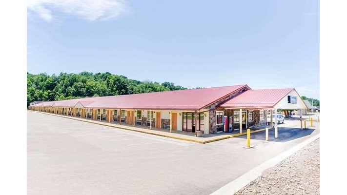 Travelodge by Wyndham Parkersburg in Parkersburg, West Virginia, United States