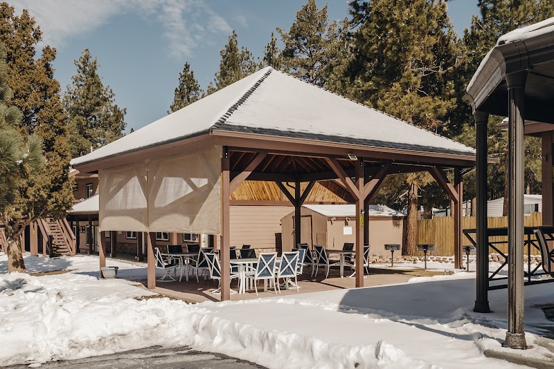 Vintage Lakeside Inn in Big Bear Lake, California, United States