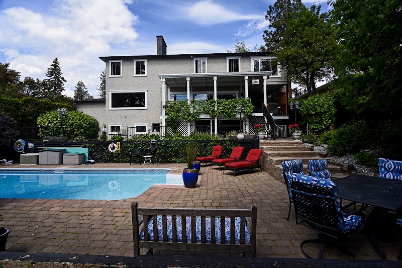 A Touch of English in Kelowna, Canada