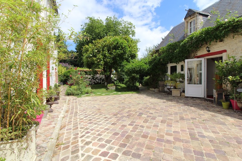 Aggarthi in Bayeux, France
