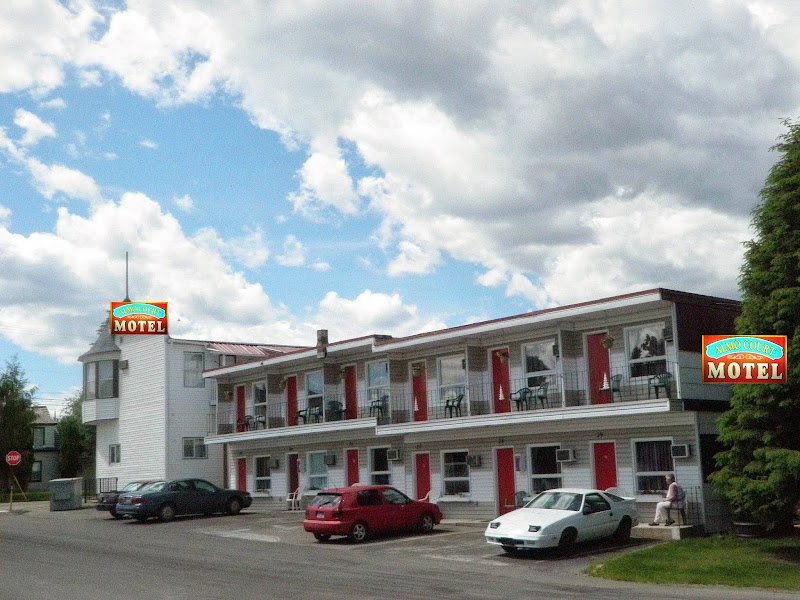 Almo Court Motel in Cranbrook, Canada