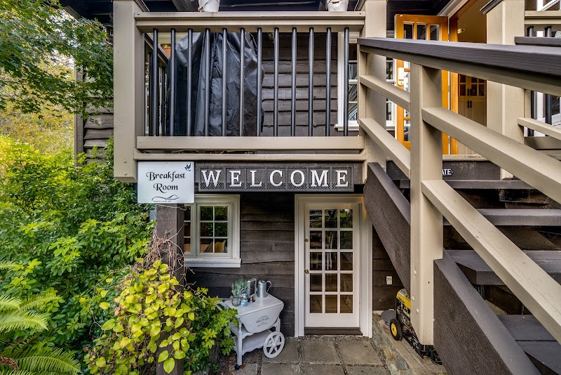 Amante Luxury Bed & Breakfast in Sidney, Canada