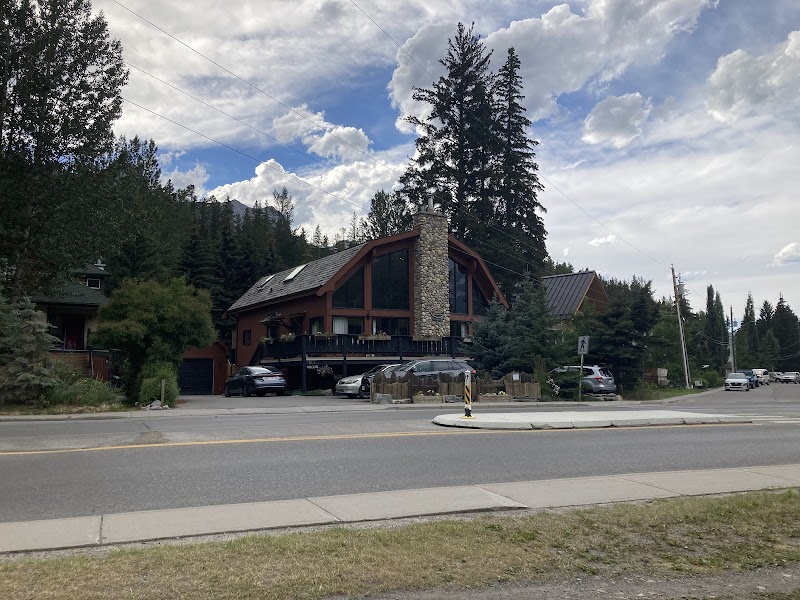 Ambleside Lodge in Canmore, Canada
