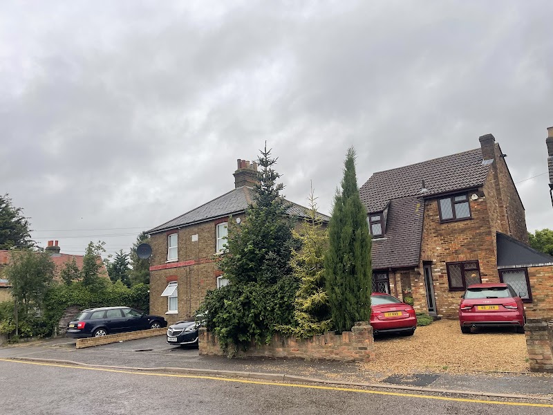 Apple House Guesthouse Heathrow Airport in Hayes, United Kingdom