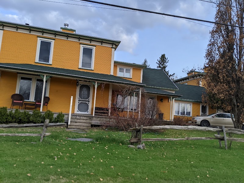 Au Gîte du Cerf Argenté in Magog, Canada
