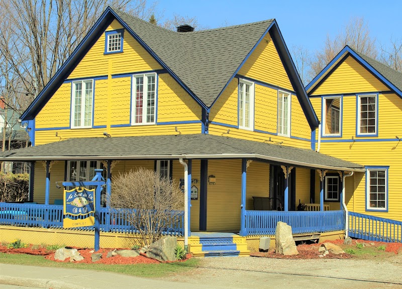 Au Saut du Lit in Magog, Canada