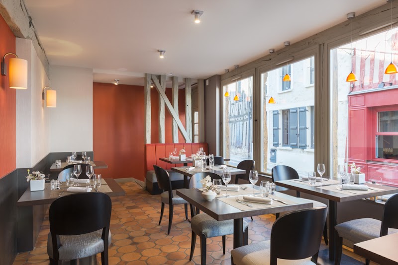 Aux Vieux Remparts in Provins, France