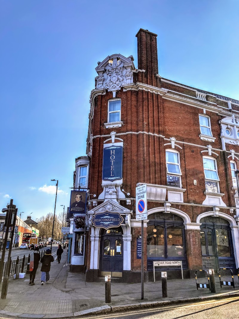 Beaconsfield Hotel in Wood Green, United Kingdom