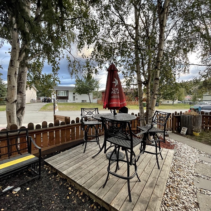 Beez Kneez Bakpakers Hostel in Whitehorse, Canada