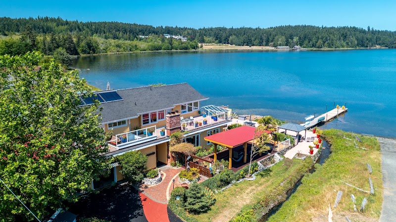 Birds of a Feather Victoria Ocean Lagoon B&B in Colwood, Canada