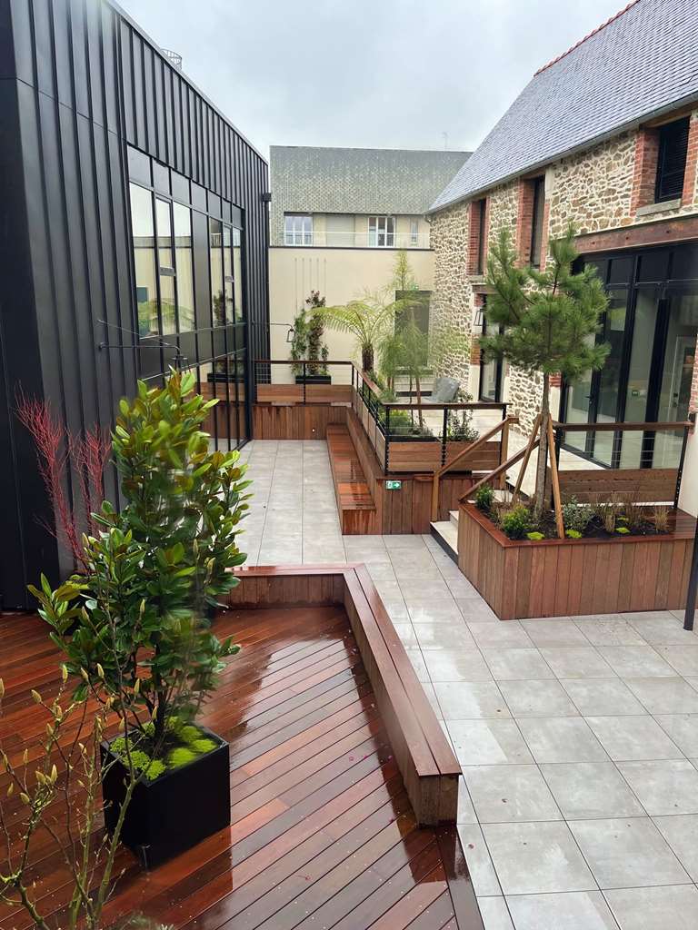 Brit Hotel Les Voyageurs in Loudeac, France
