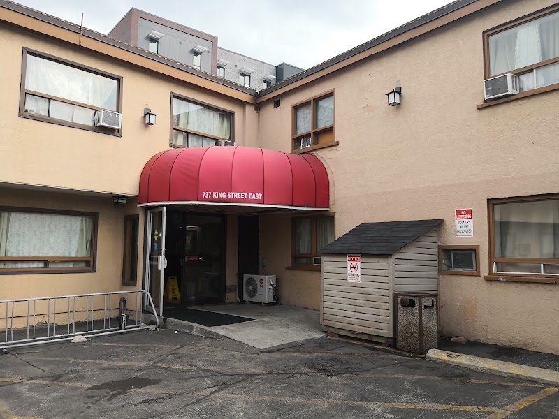 Budget Inn 2000 in Hamilton, Canada
