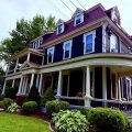 Carriage House Inn